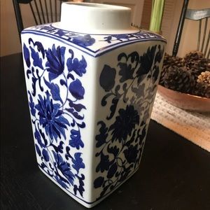 Blue white chinoiserie ginger jar vase